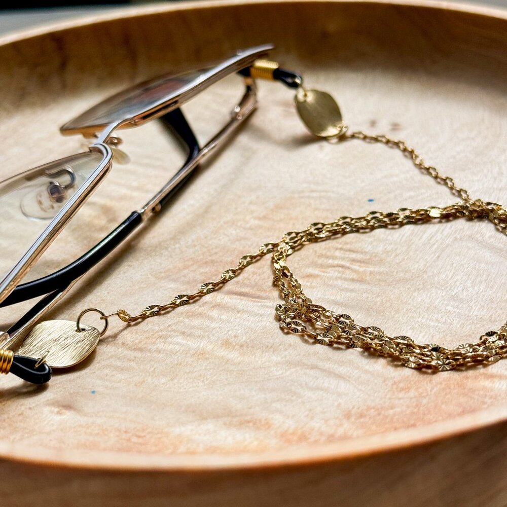 Gold Tone Minimalistic Eyeglass Chain - Picture 4 of 11